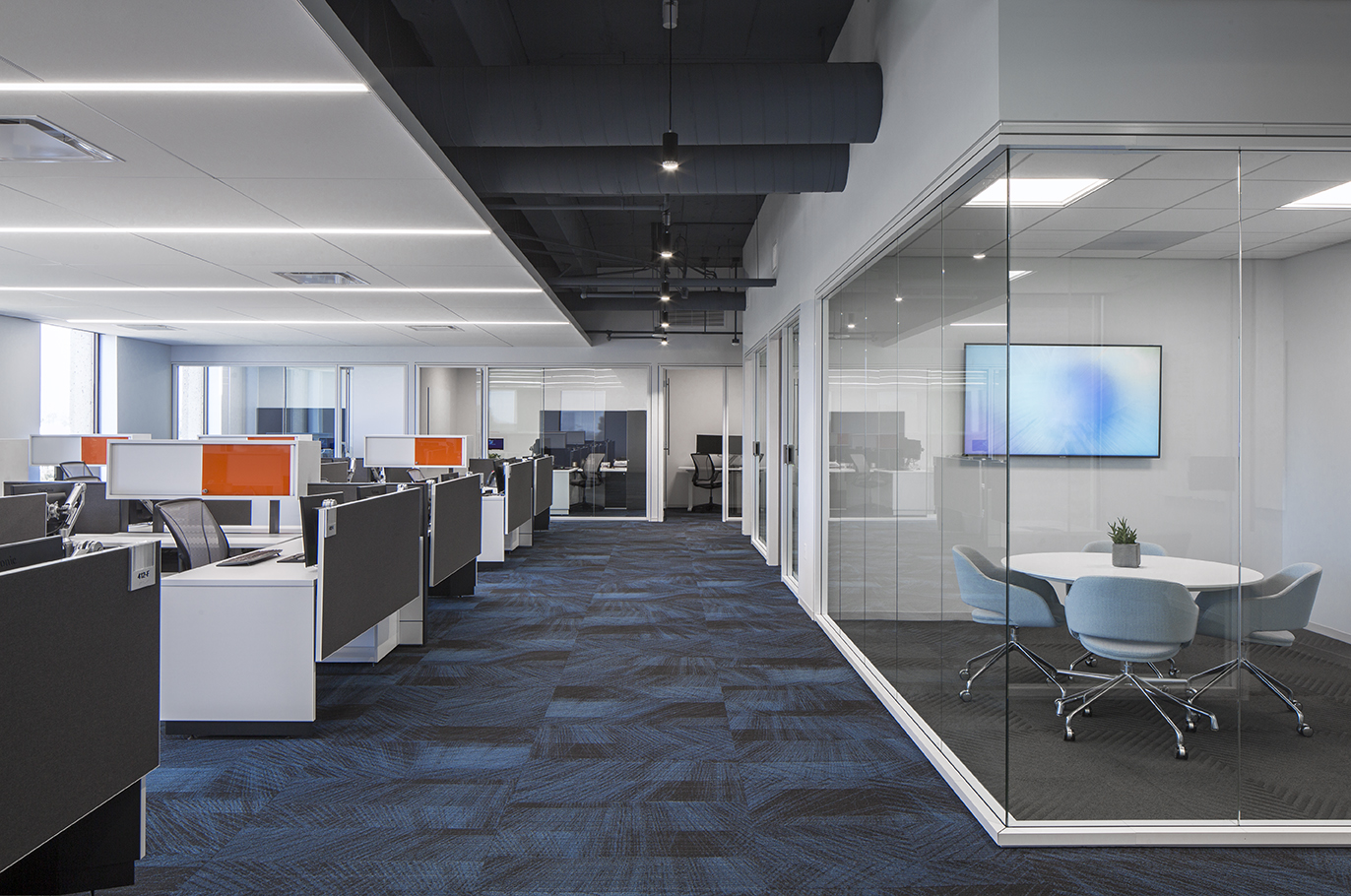 FTI Consulting priavate office and open office.